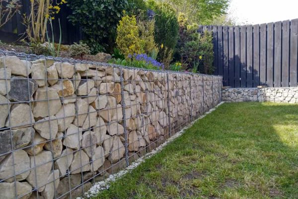 Gabion retaining walls (Metal and Stone)